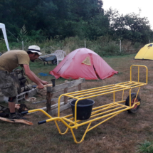 Installation des tentes et du feu de camp